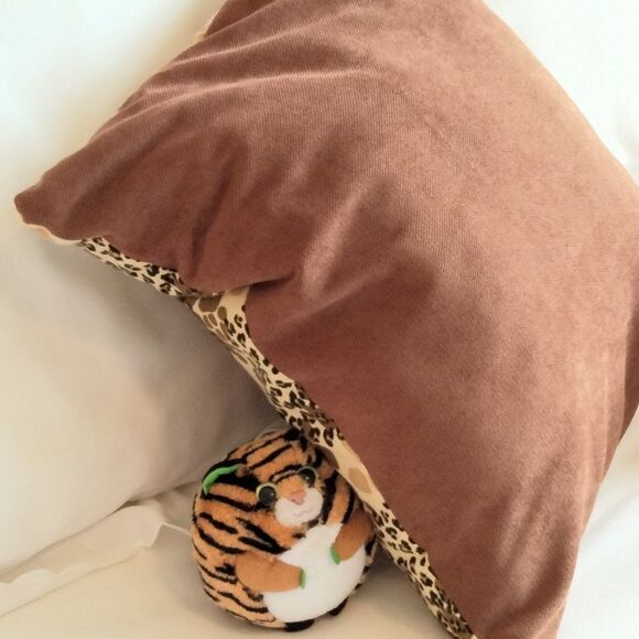 Accent Pillow Animal Print 20 x 20 NEW - Picture 9 of 13